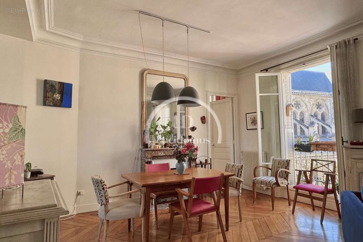 Appartement à PARIS-20E