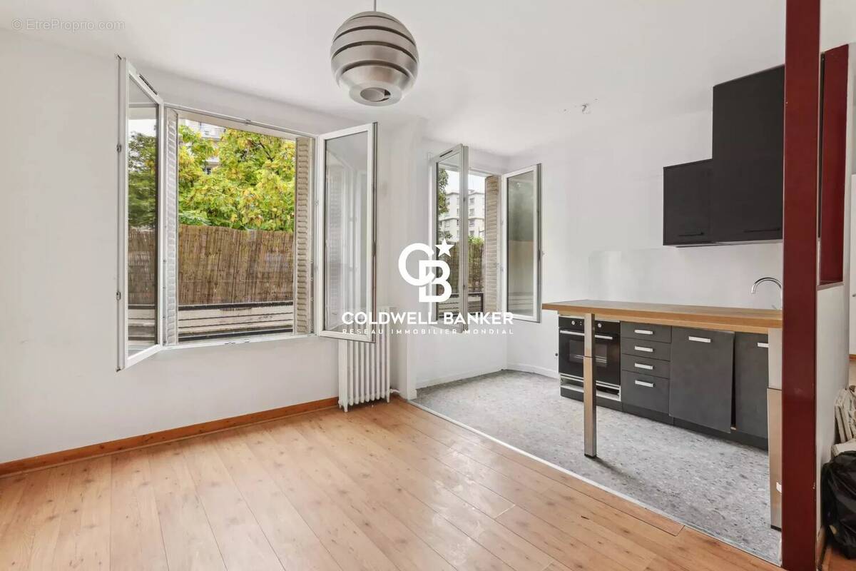 Appartement à PARIS-19E