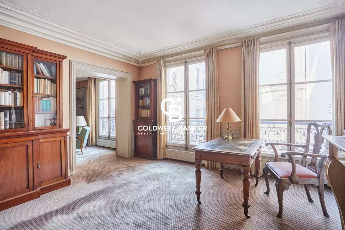 Appartement à PARIS-7E