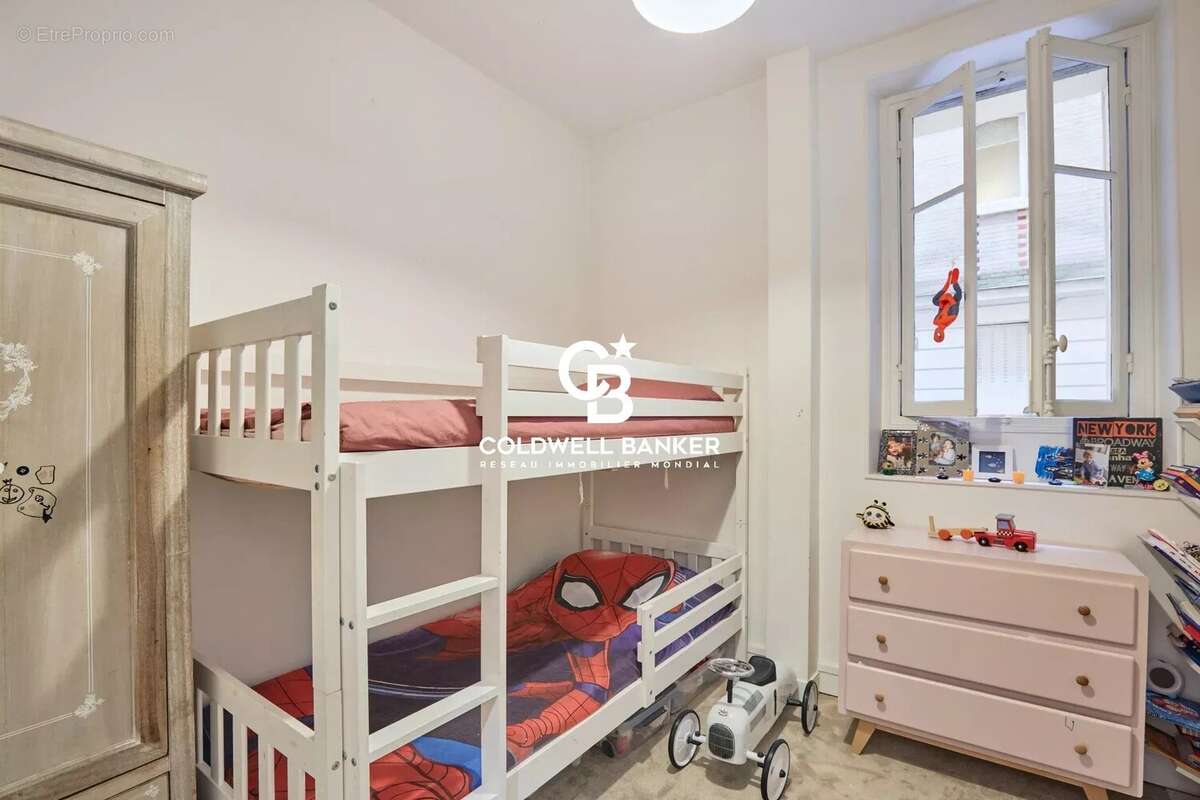 Appartement à PARIS-7E