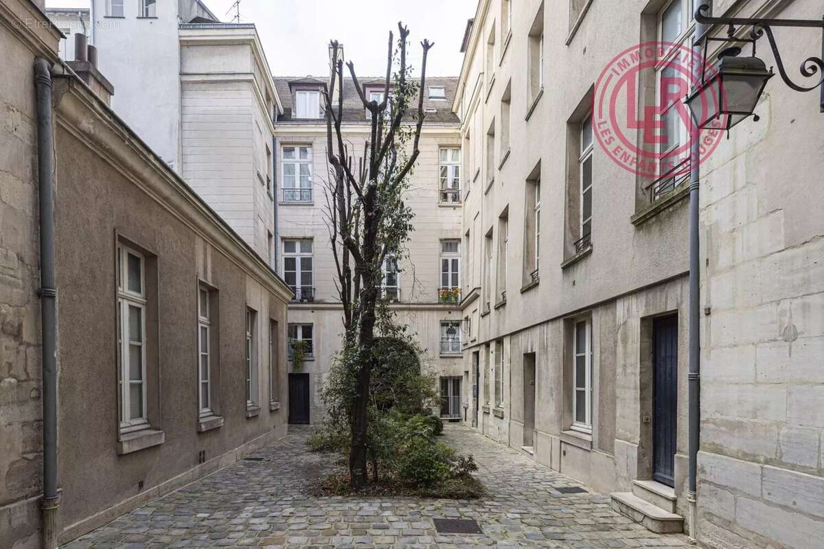 Appartement à PARIS-3E