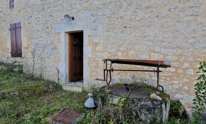 Maison à ROULLET-SAINT-ESTEPHE