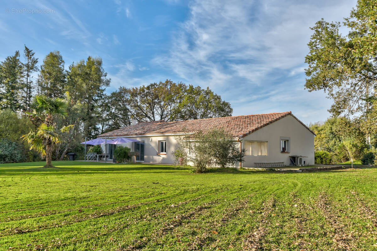 Maison à SEISSAN