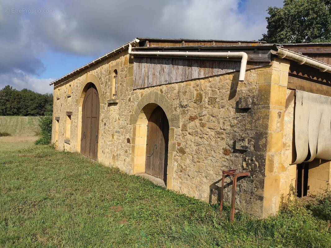 Maison à MAUZAC-ET-GRAND-CASTANG