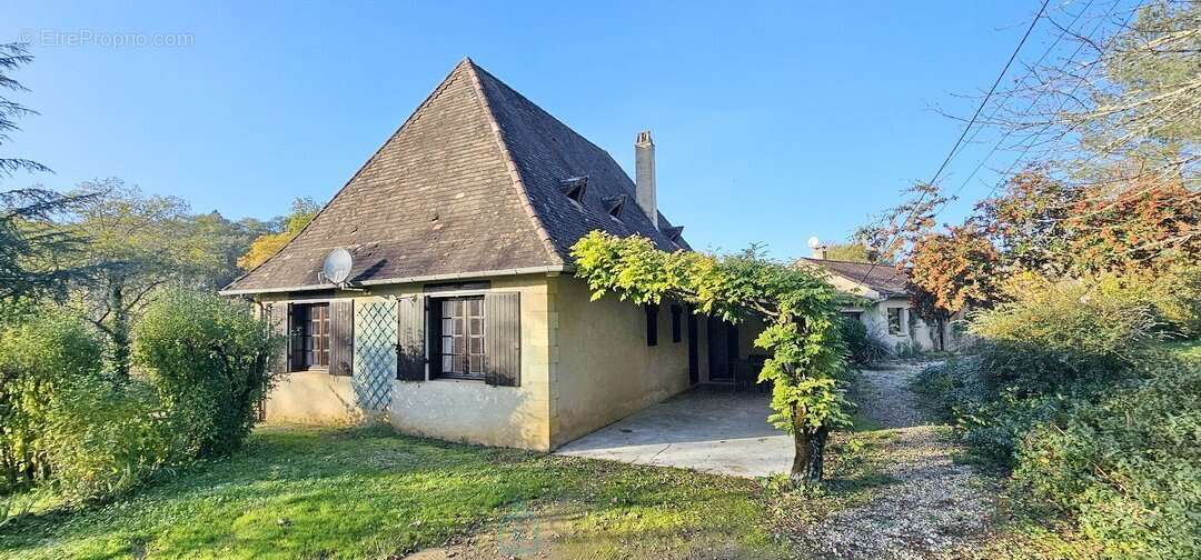 Maison à CENAC-ET-SAINT-JULIEN