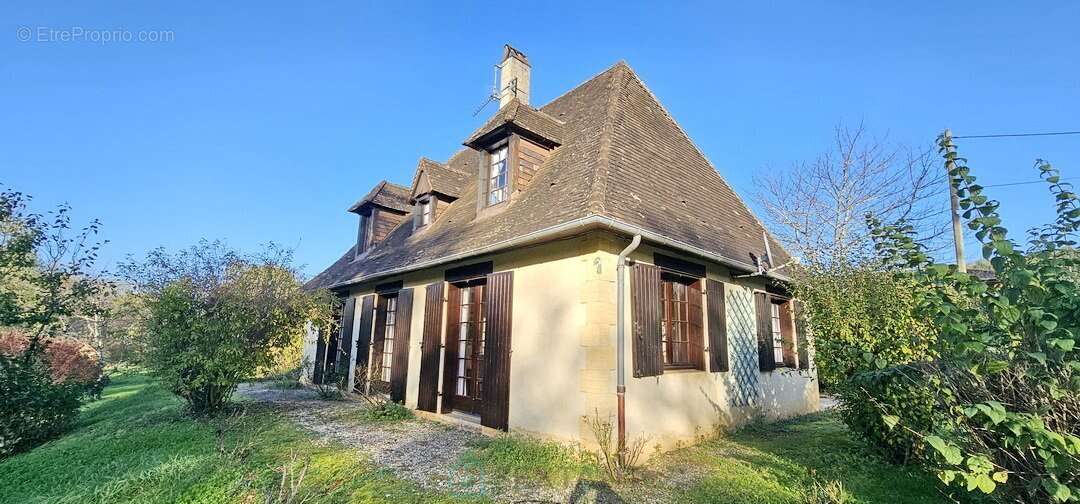 Maison à CENAC-ET-SAINT-JULIEN