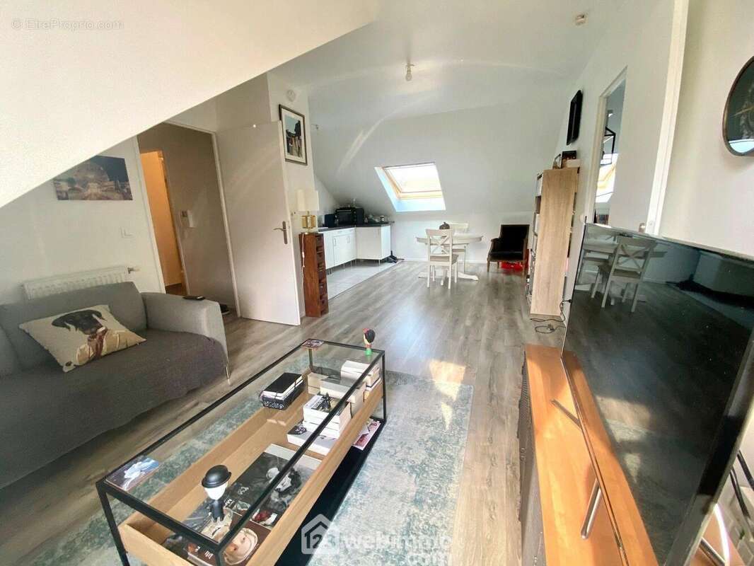 ...autre vue du séjour.. - Appartement à SAINT-GERMAIN-LES-CORBEIL