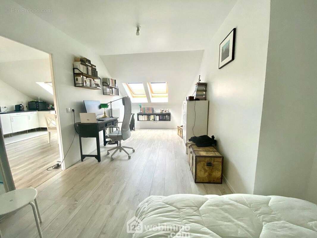 Passons à la chambre très spacieuse... - Appartement à SAINT-GERMAIN-LES-CORBEIL