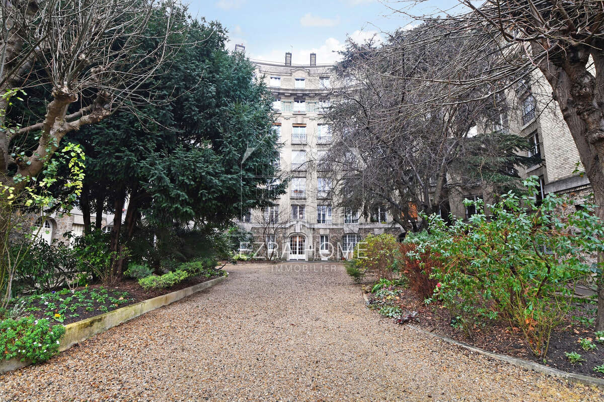 Appartement à PARIS-17E