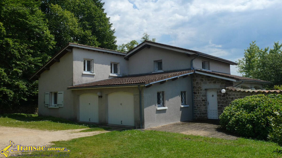 Maison à AUGEROLLES