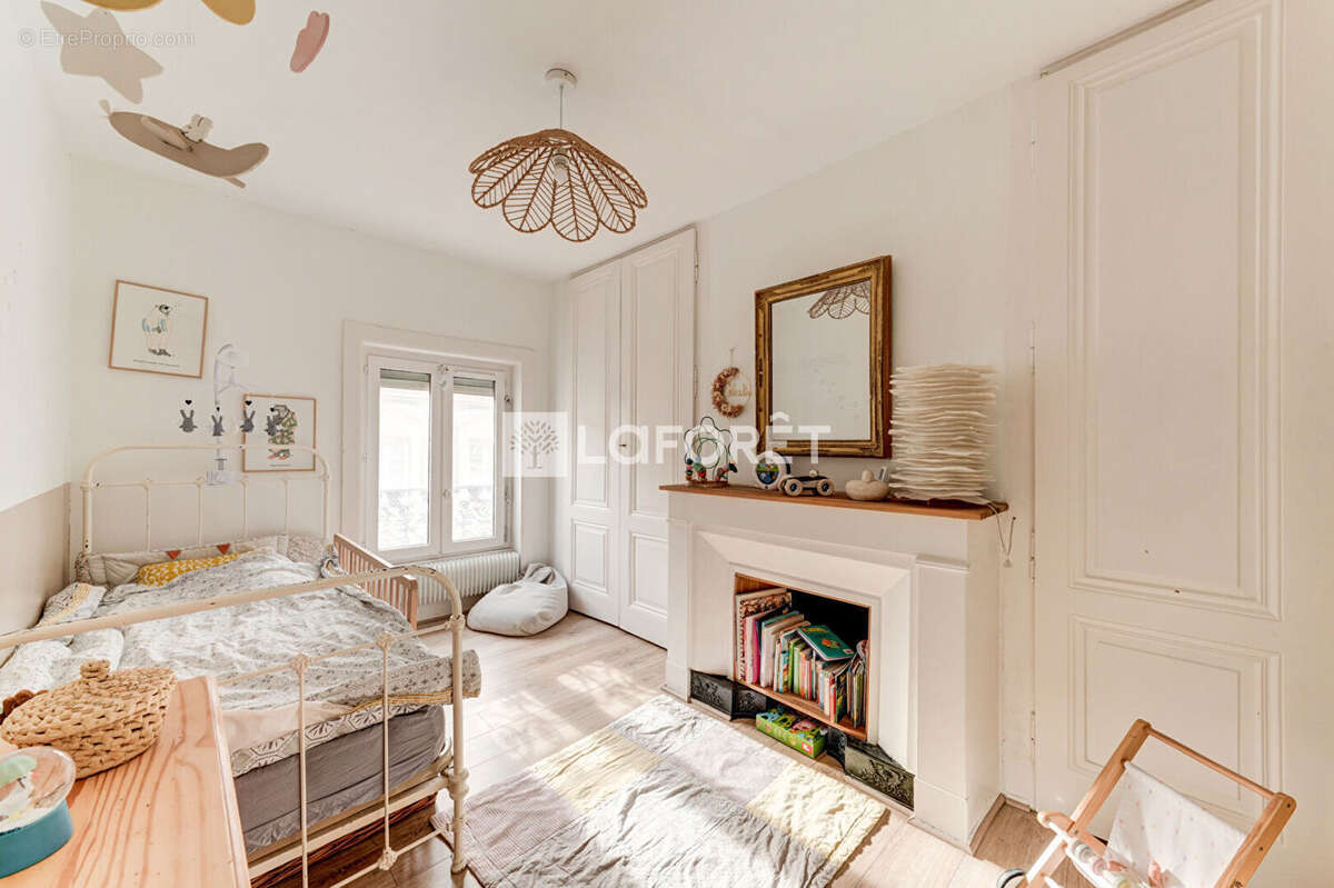 Appartement à PARIS-14E