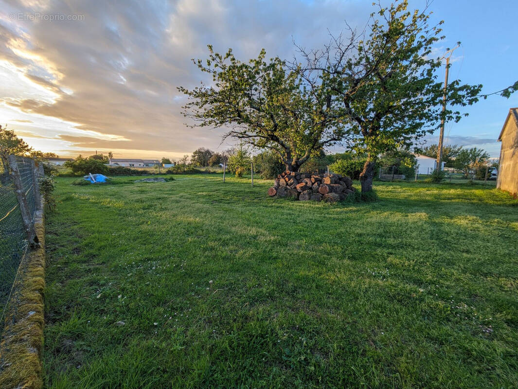 Terrain à ESTILLAC