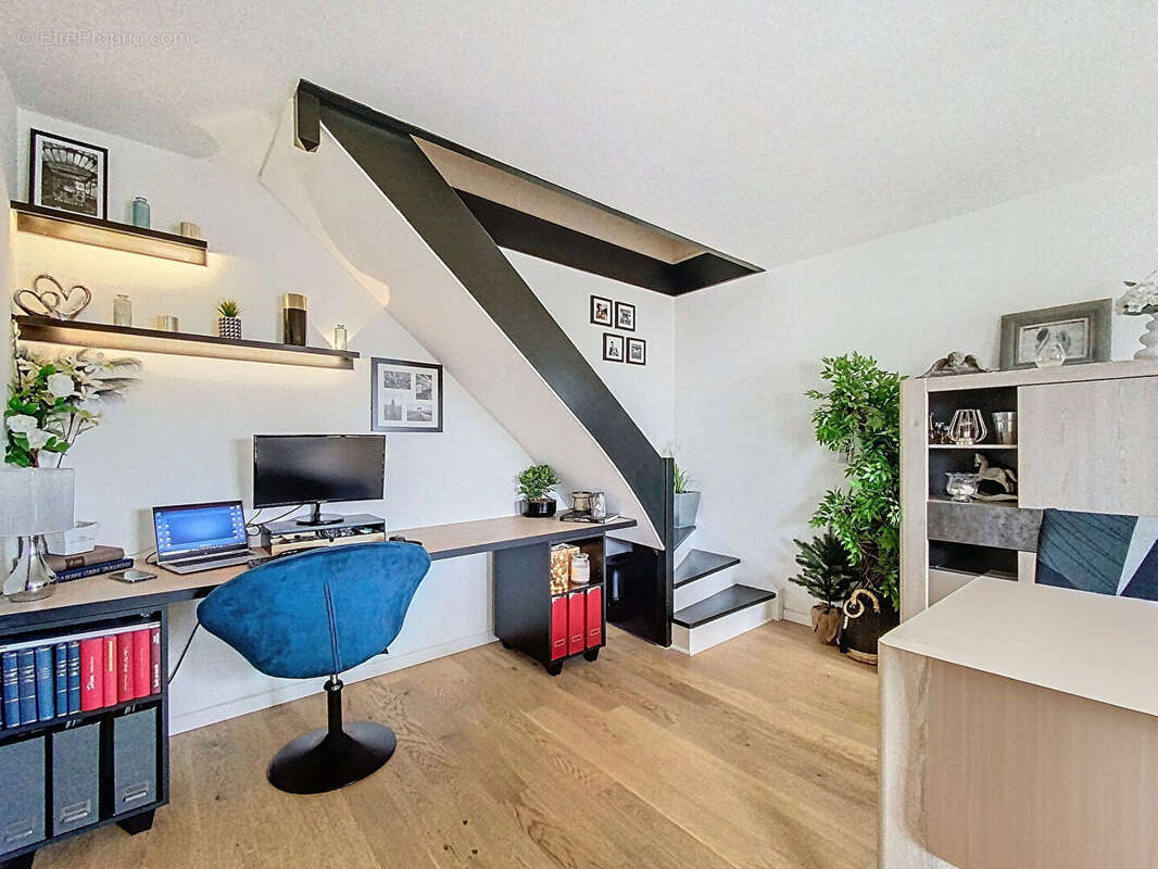 Appartement à VERNEUIL-SUR-SEINE