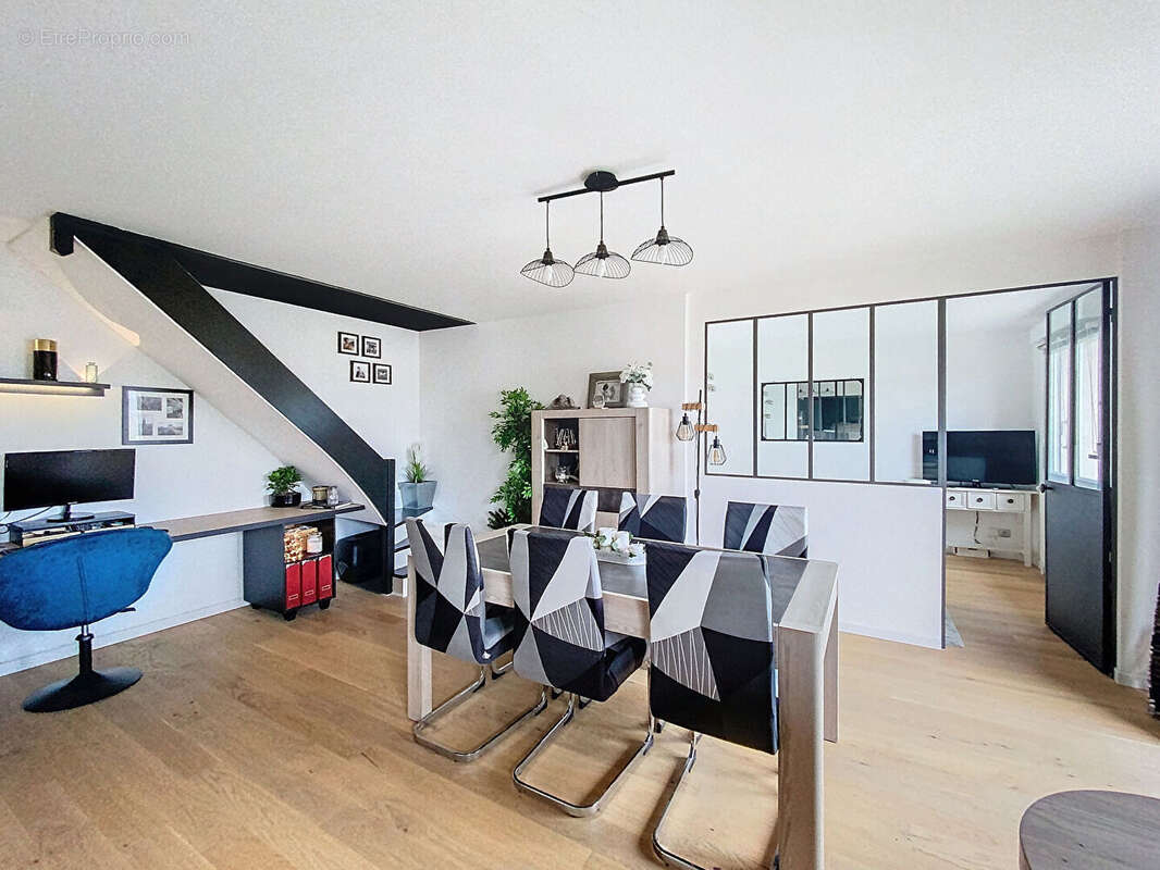 Appartement à VERNEUIL-SUR-SEINE