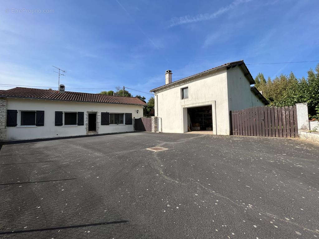 Maison à PARTHENAY