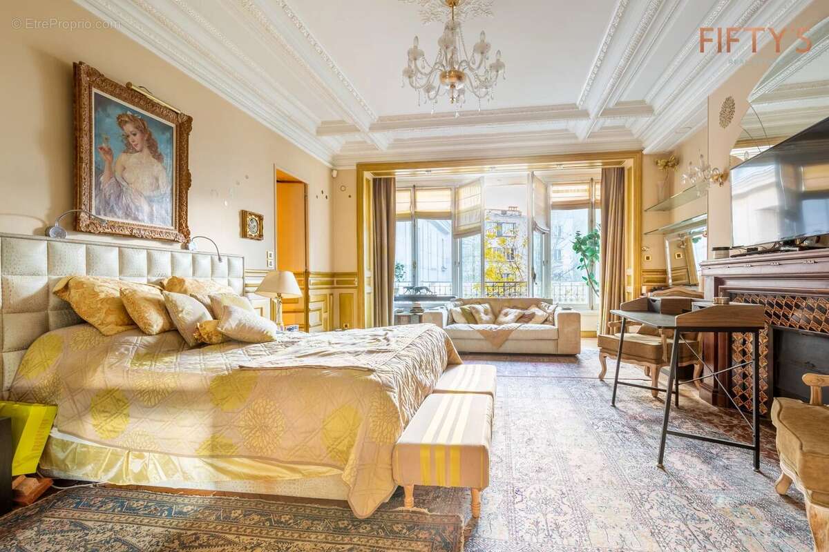 Appartement à PARIS-8E