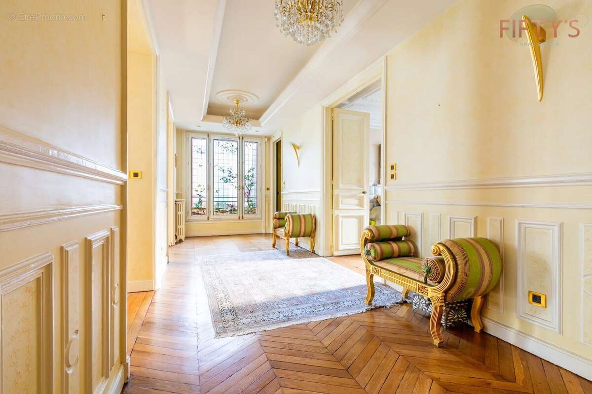 Appartement à PARIS-8E