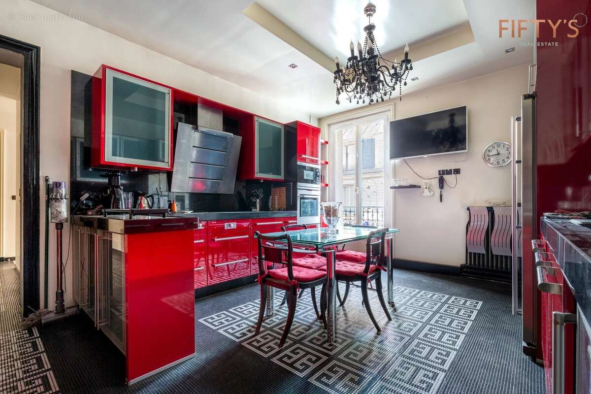 Appartement à PARIS-8E