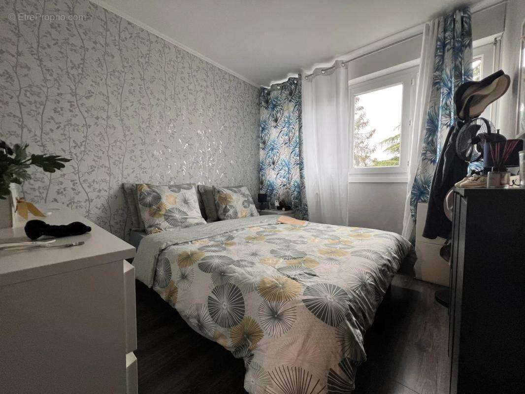 Appartement à LES CLAYES-SOUS-BOIS