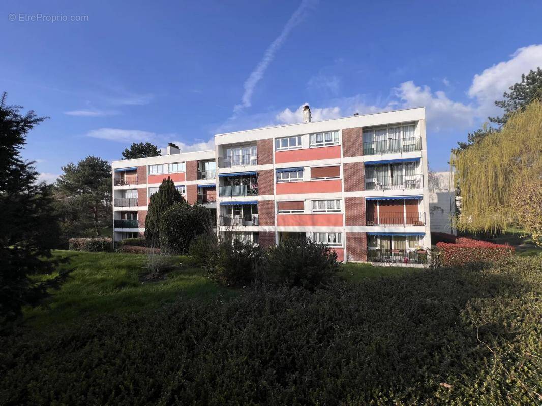 Appartement à LES CLAYES-SOUS-BOIS