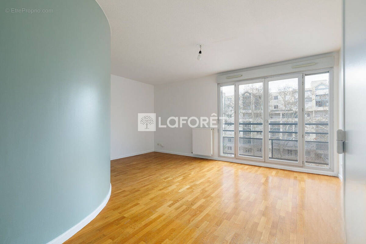 Appartement à PARIS-14E