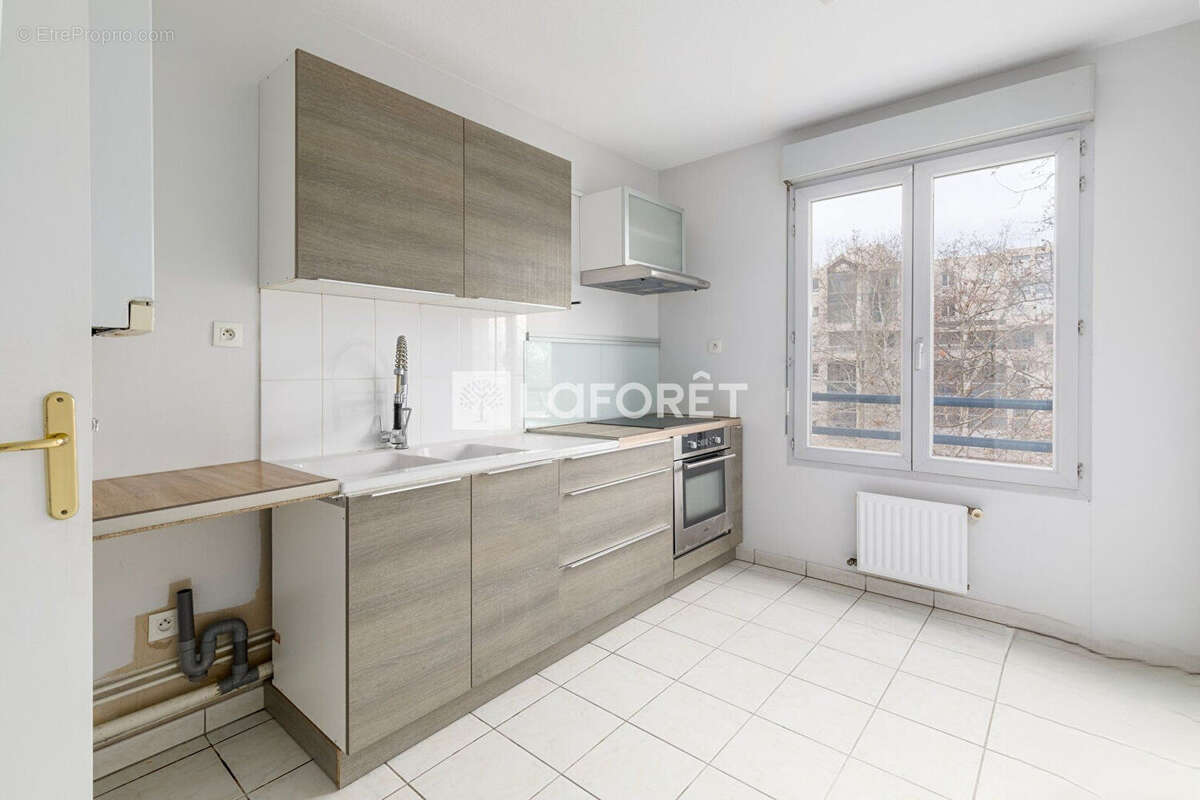 Appartement à PARIS-14E