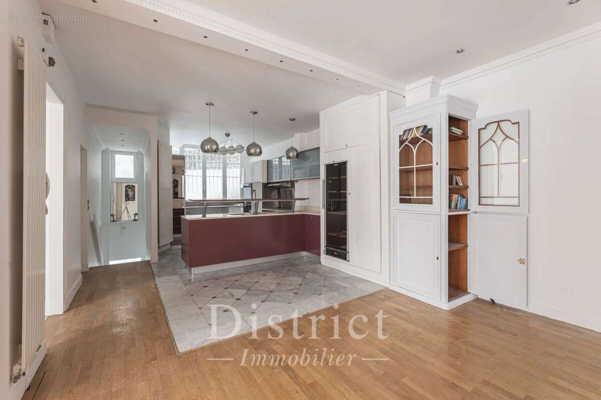 Appartement à PARIS-8E