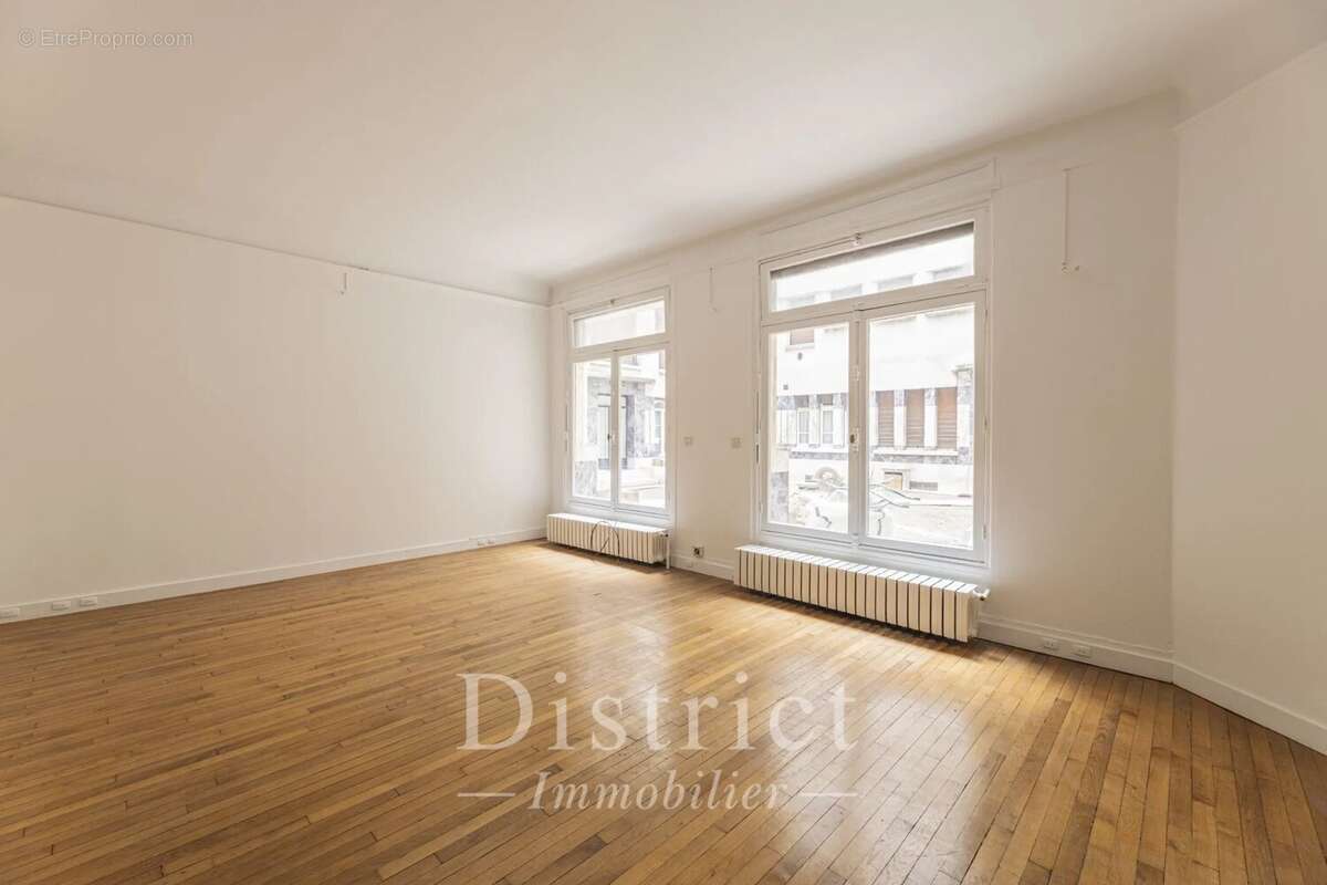 Appartement à PARIS-8E