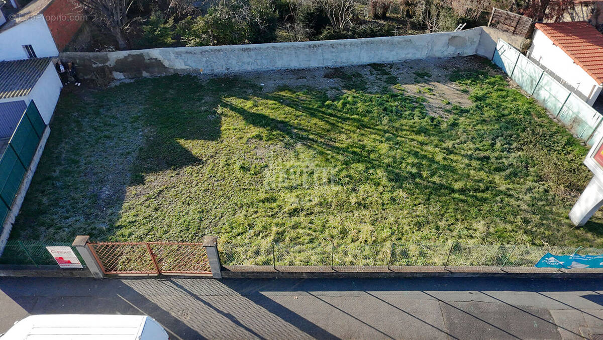 Terrain à CLERMONT-FERRAND