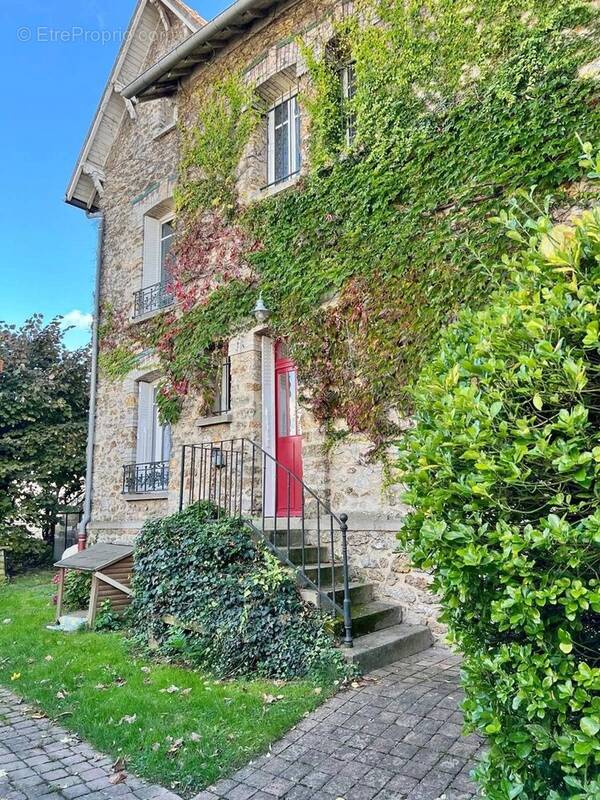 Maison à CHENNEVIERES-SUR-MARNE