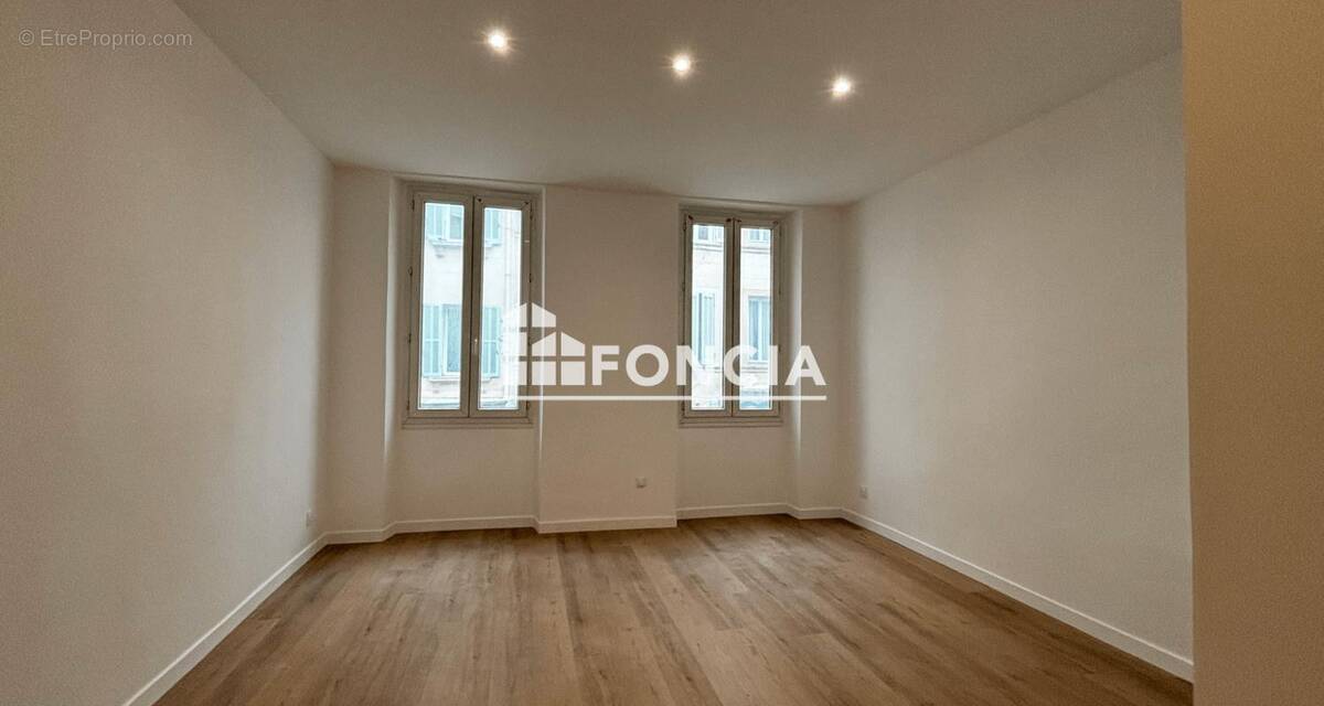 Appartement à MARSEILLE-1E