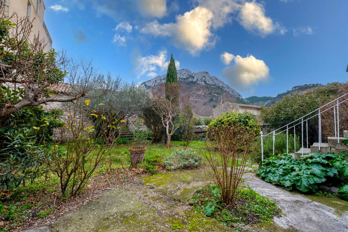 Maison à BUIS-LES-BARONNIES