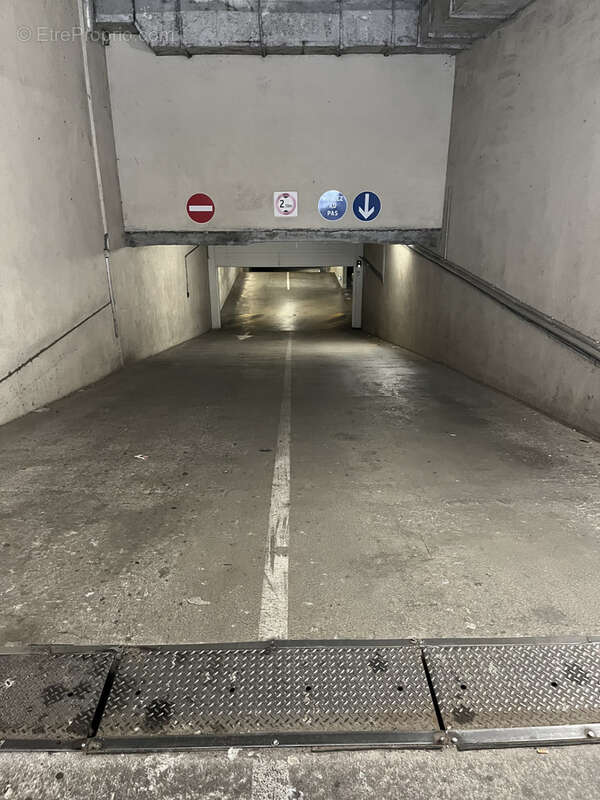 Parking à MARSEILLE-10E