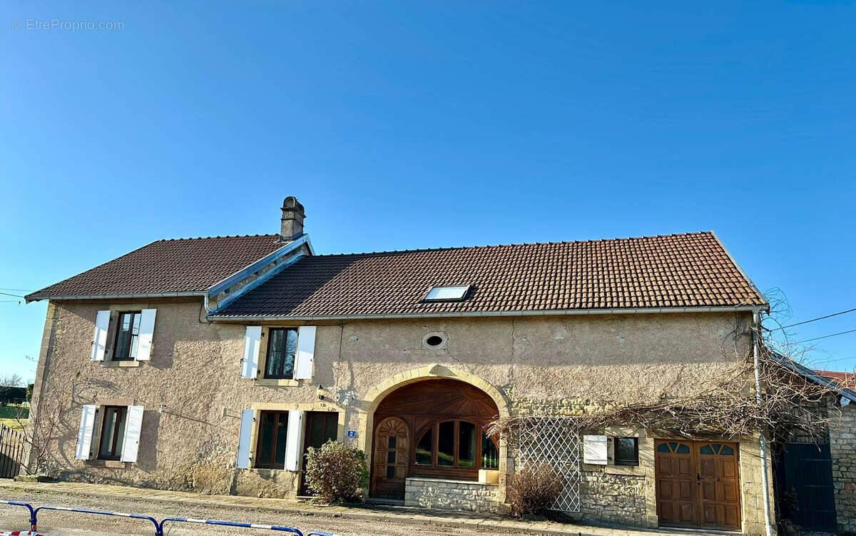 Maison à VY-LES-LURE