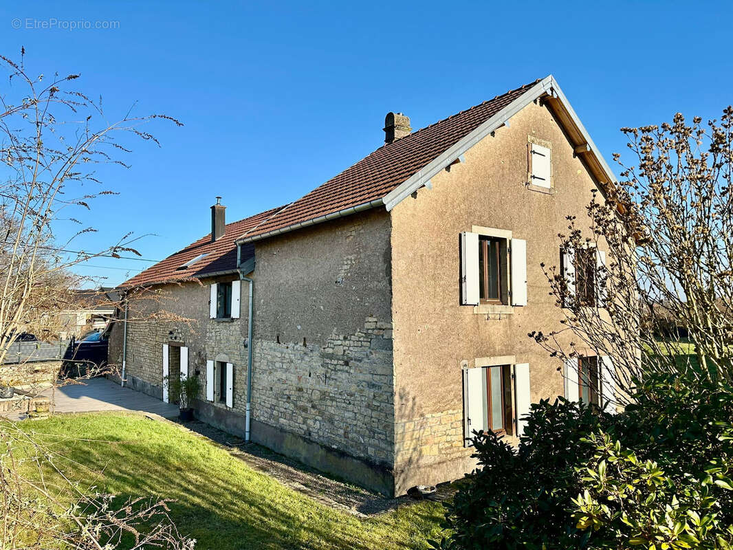 Maison à VY-LES-LURE