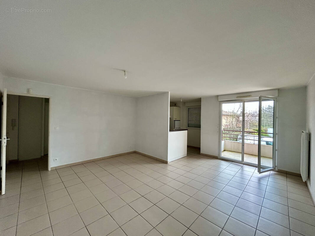 Appartement à CAZERES