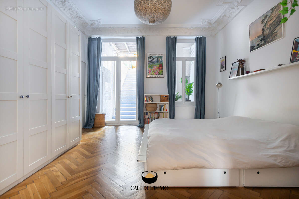 Appartement à MARSEILLE-1E