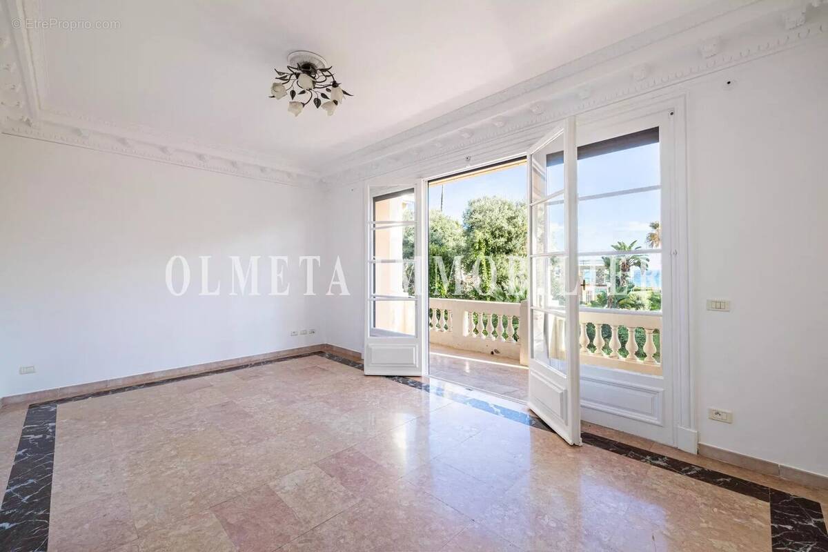 Appartement à ROQUEBRUNE-CAP-MARTIN