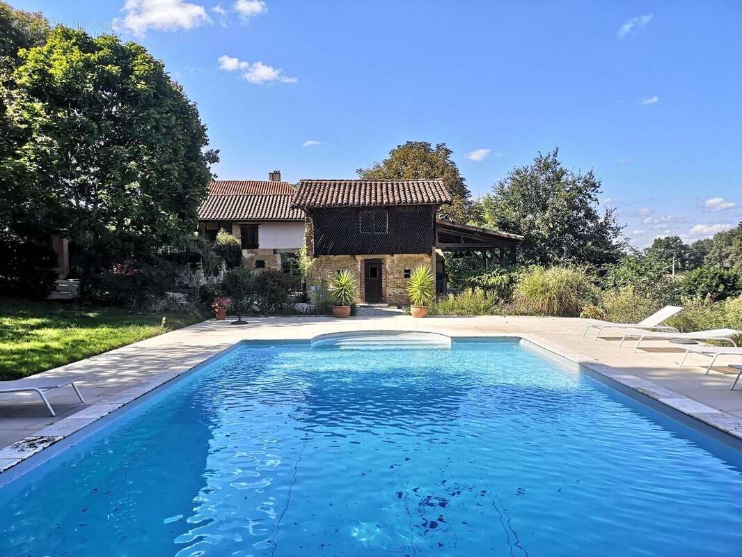 piscine vers les 2 gites - Maison à AIGNAN