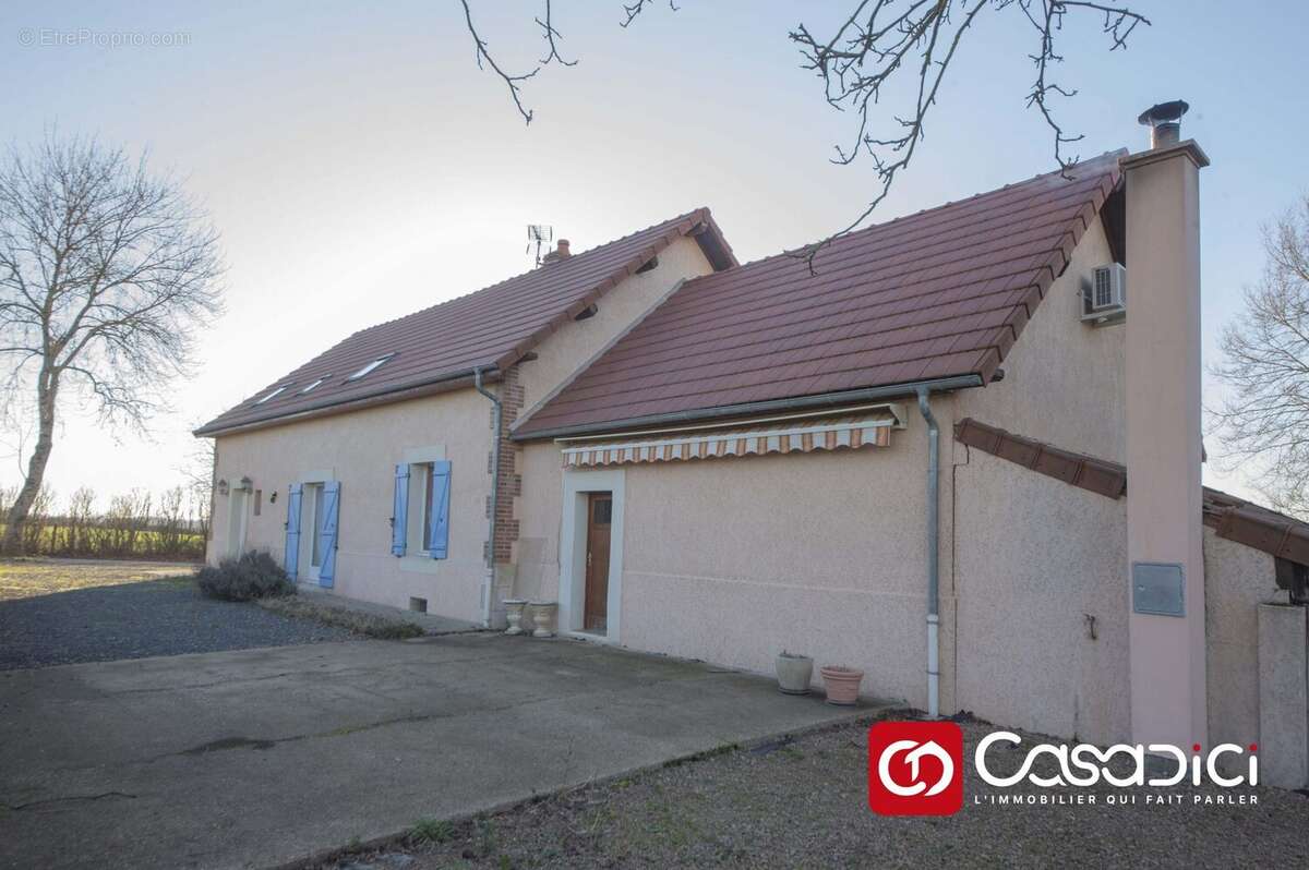 Maison à LUCENAY-LES-AIX