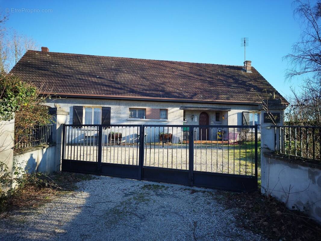 Maison à PIERRE-DE-BRESSE