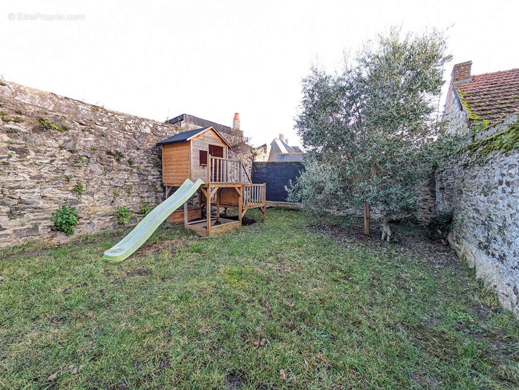 Maison à DOL-DE-BRETAGNE