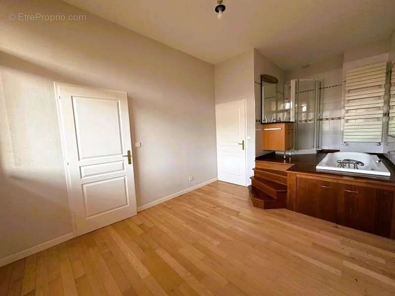 Appartement à CRUSEILLES