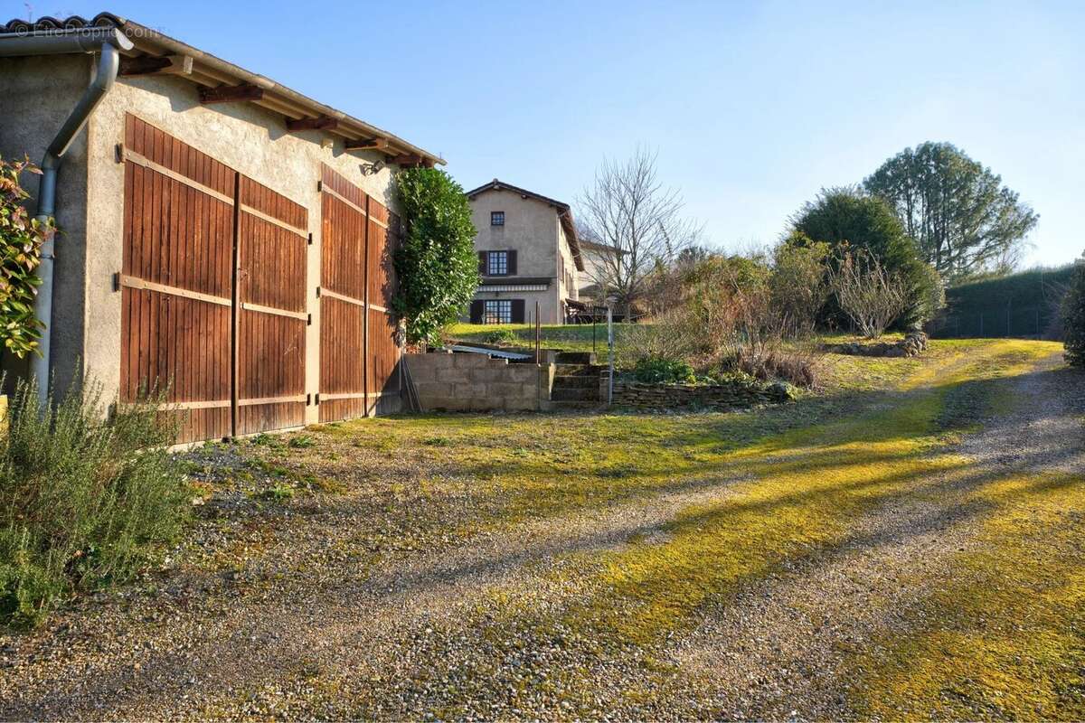 Maison à GENAY