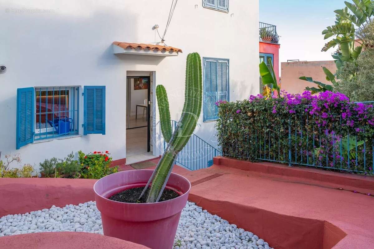 Appartement à BEAULIEU-SUR-MER