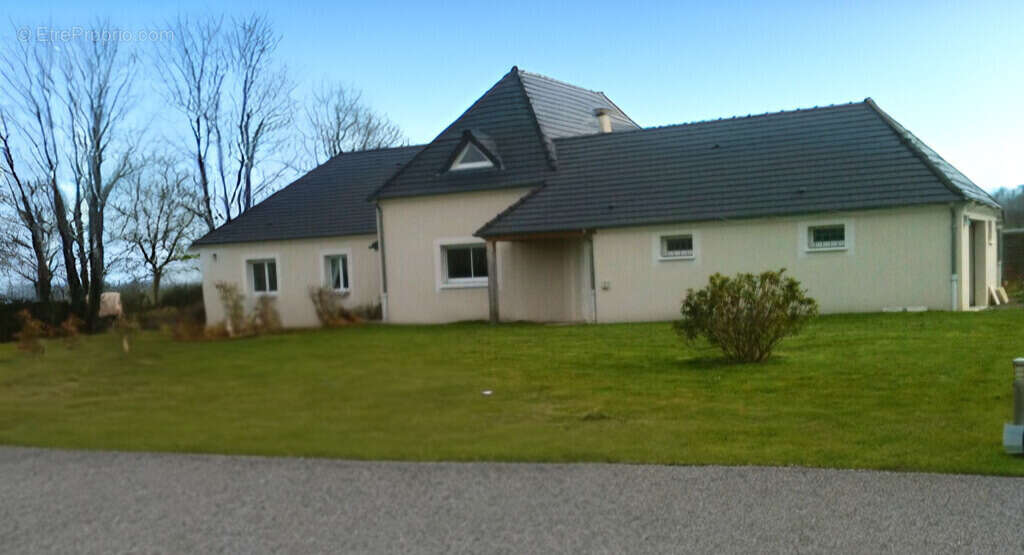 Maison à SAINT-PARIZE-LE-CHATEL