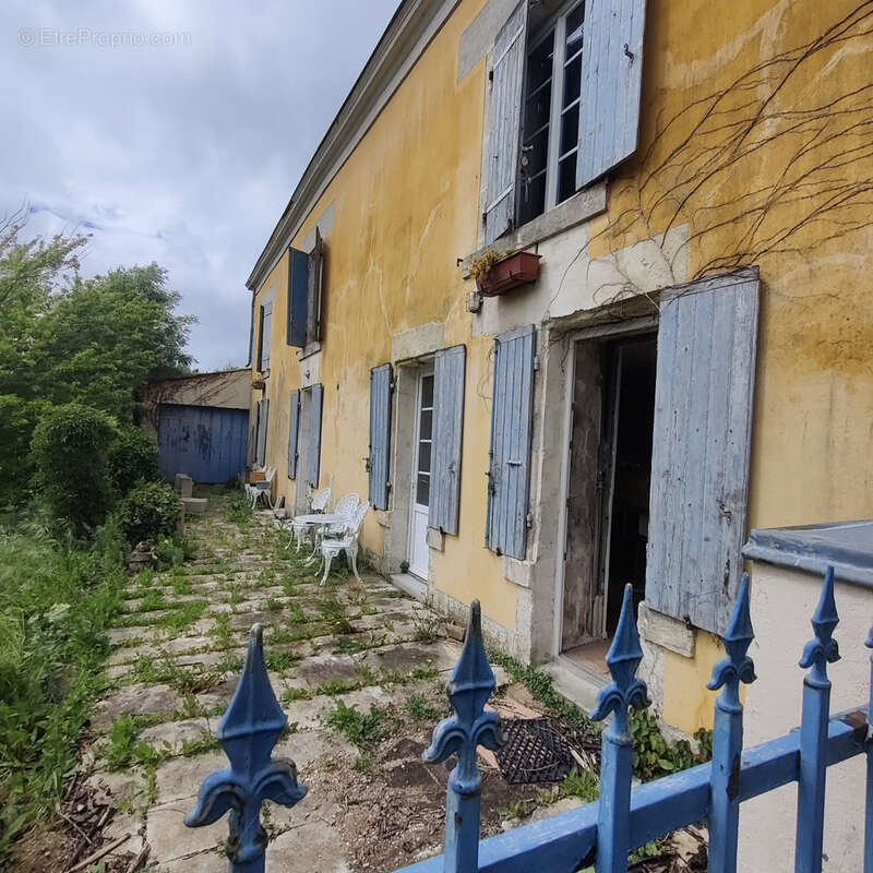 Maison à BRIVES-SUR-CHARENTE