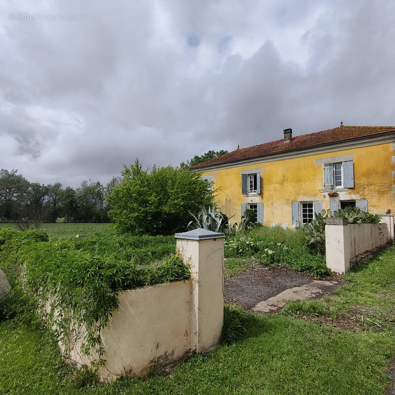 Maison à BRIVES-SUR-CHARENTE