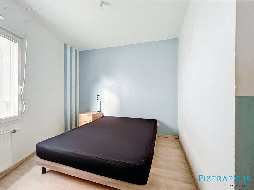 Chambre 2 - Appartement à VILLEURBANNE