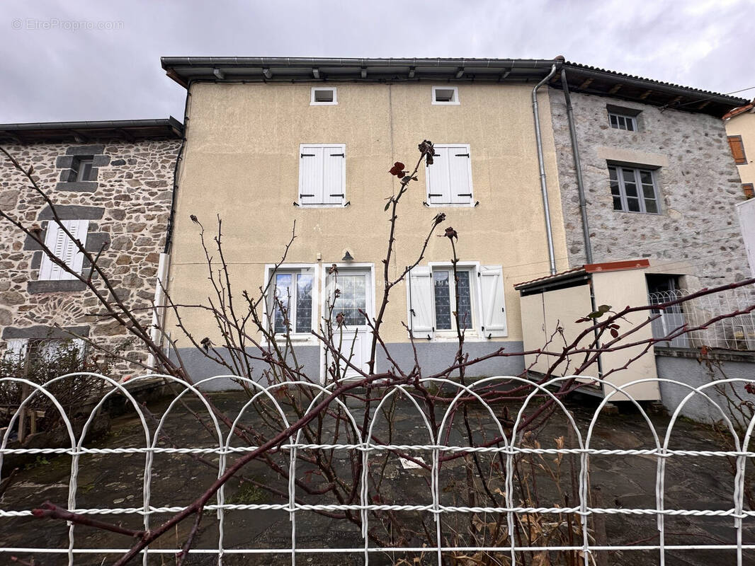 Maison à VEDRINES-SAINT-LOUP